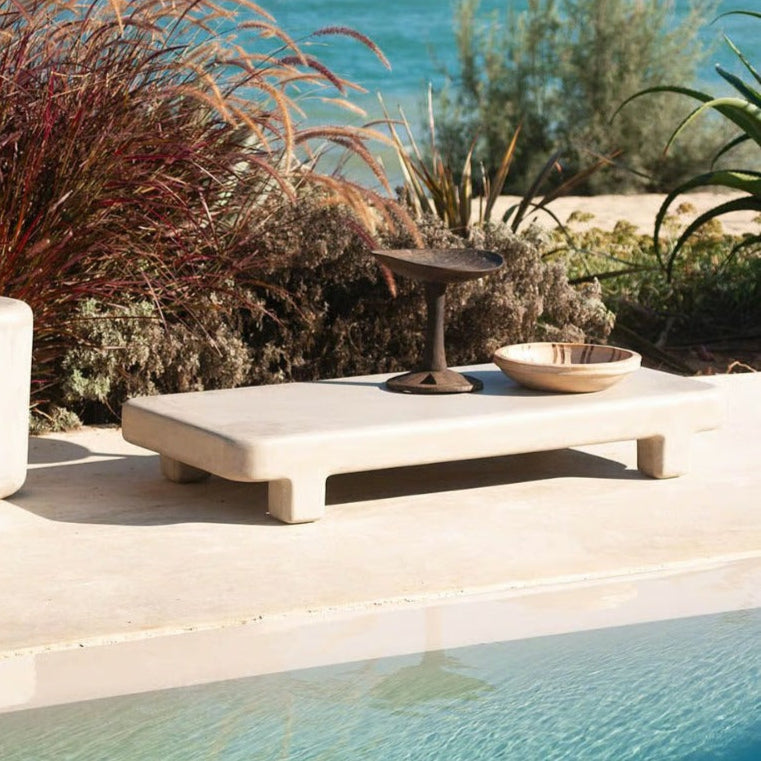 طاولات مصنوعة من الألياف الزجاجية