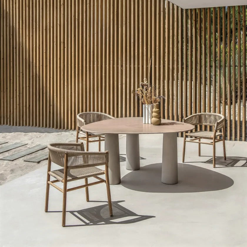 طاولات مصنوعة من الألياف الزجاجية