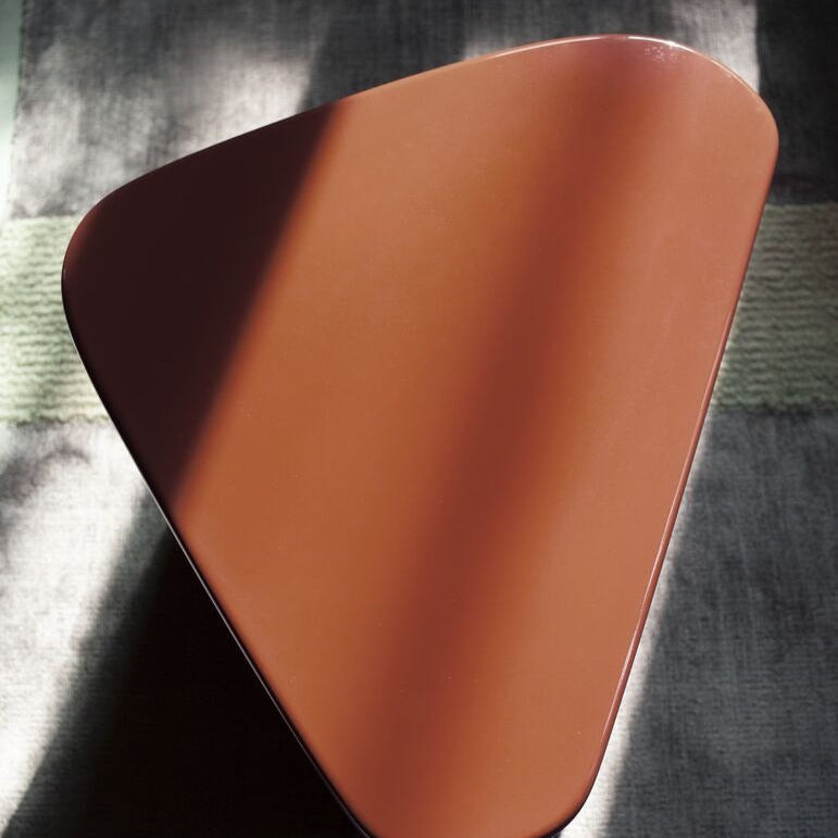 طاولات مصنوعة من الألياف الزجاجية