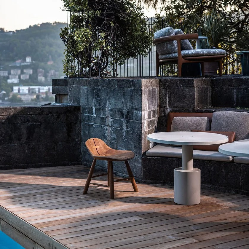 طاولات مصنوعة من الألياف الزجاجية