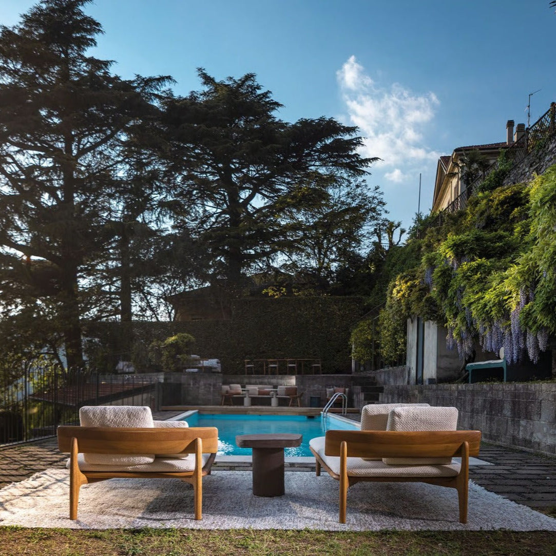 طاولات مصنوعة من الألياف الزجاجية