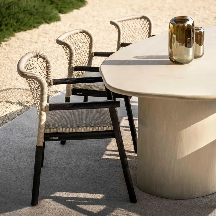 طاولات مصنوعة من الألياف الزجاجية