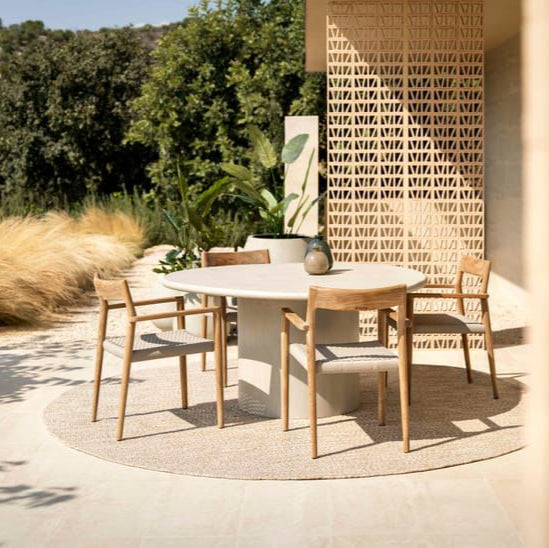 طاولات مصنوعة من الألياف الزجاجية