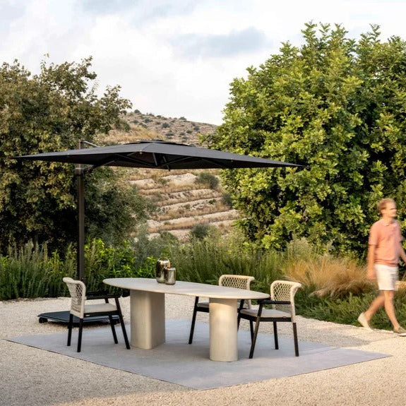 طاولات مصنوعة من الألياف الزجاجية