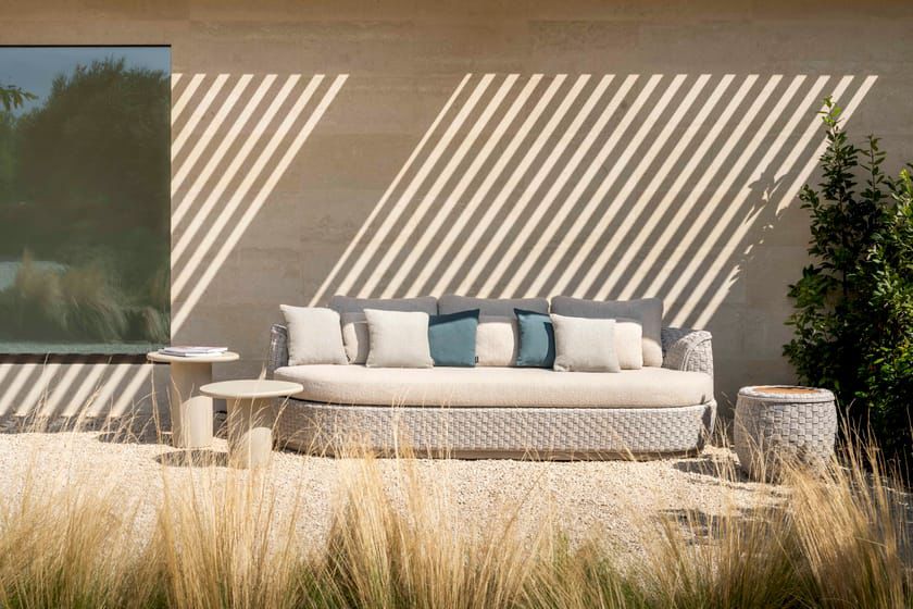 طاولات مصنوعة من الألياف الزجاجية