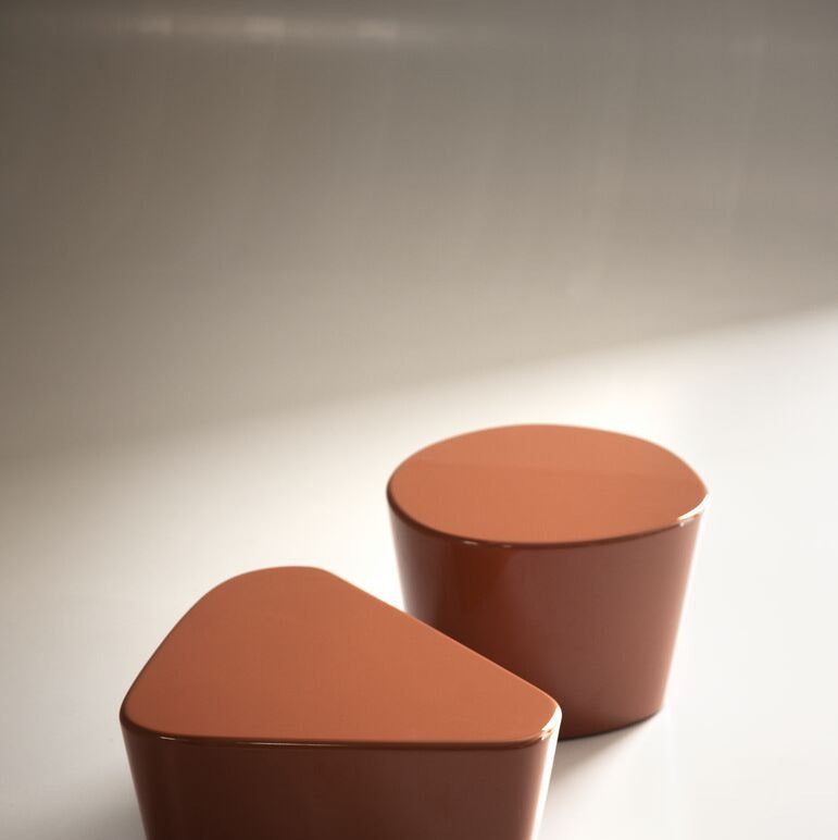 طاولات مصنوعة من الألياف الزجاجية