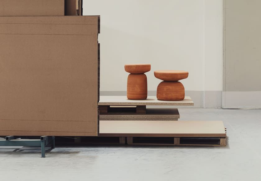 طاولات مصنوعة من الألياف الزجاجية