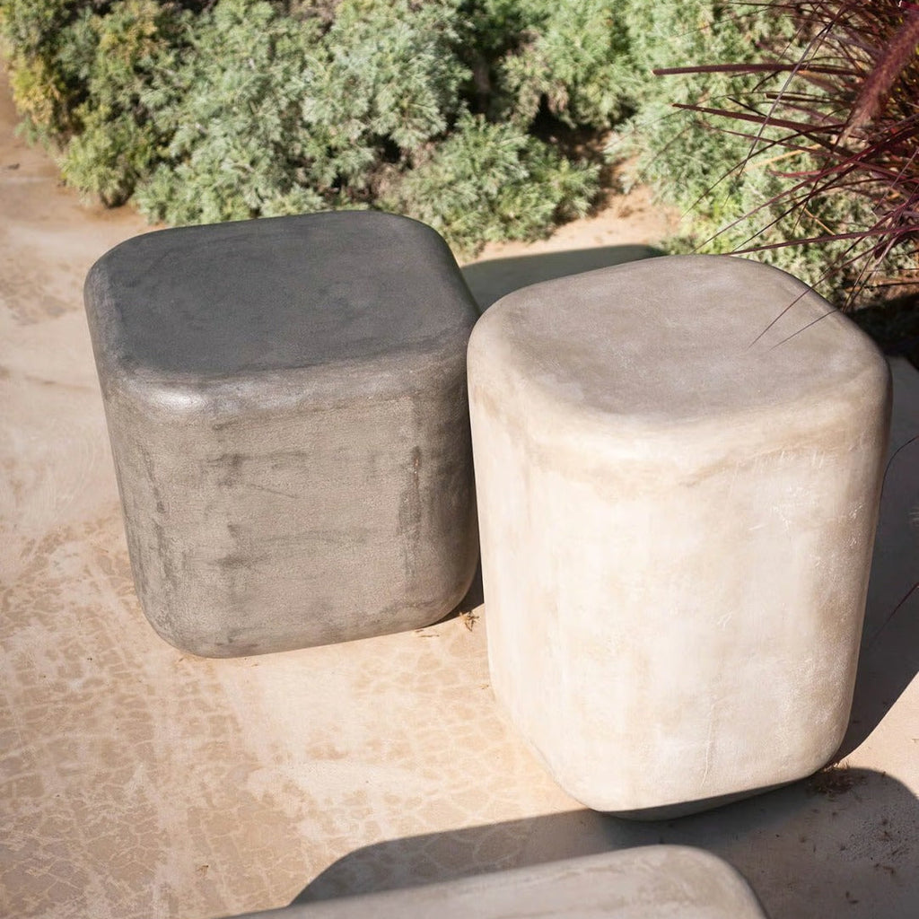 طاولات مصنوعة من الألياف الزجاجية