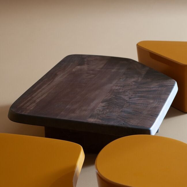 طاولات مصنوعة من الألياف الزجاجية