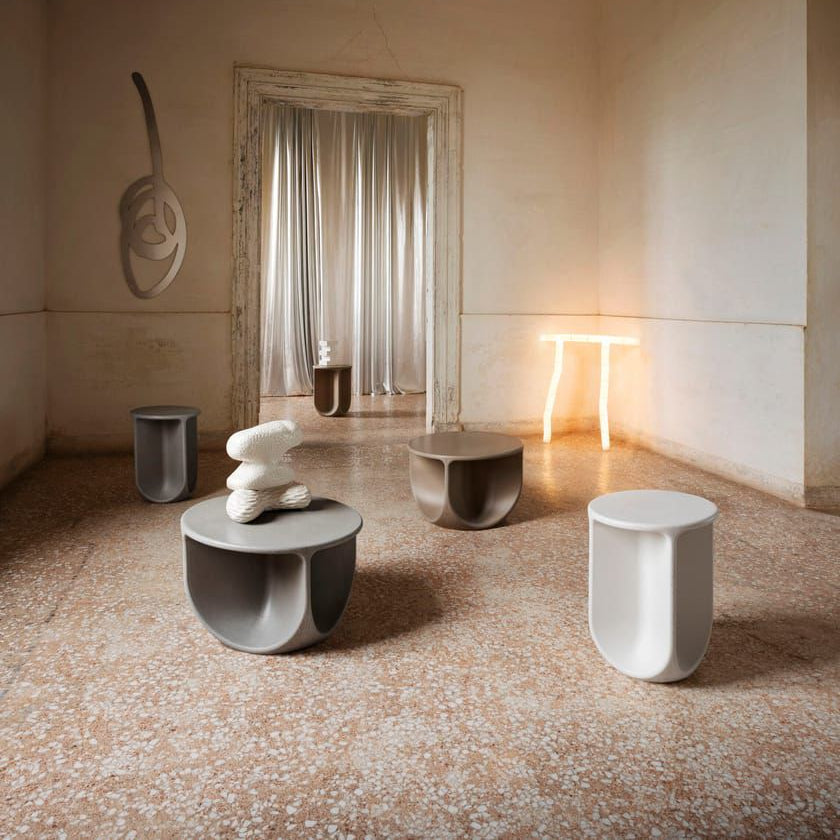 طاولات مصنوعة من الألياف الزجاجية