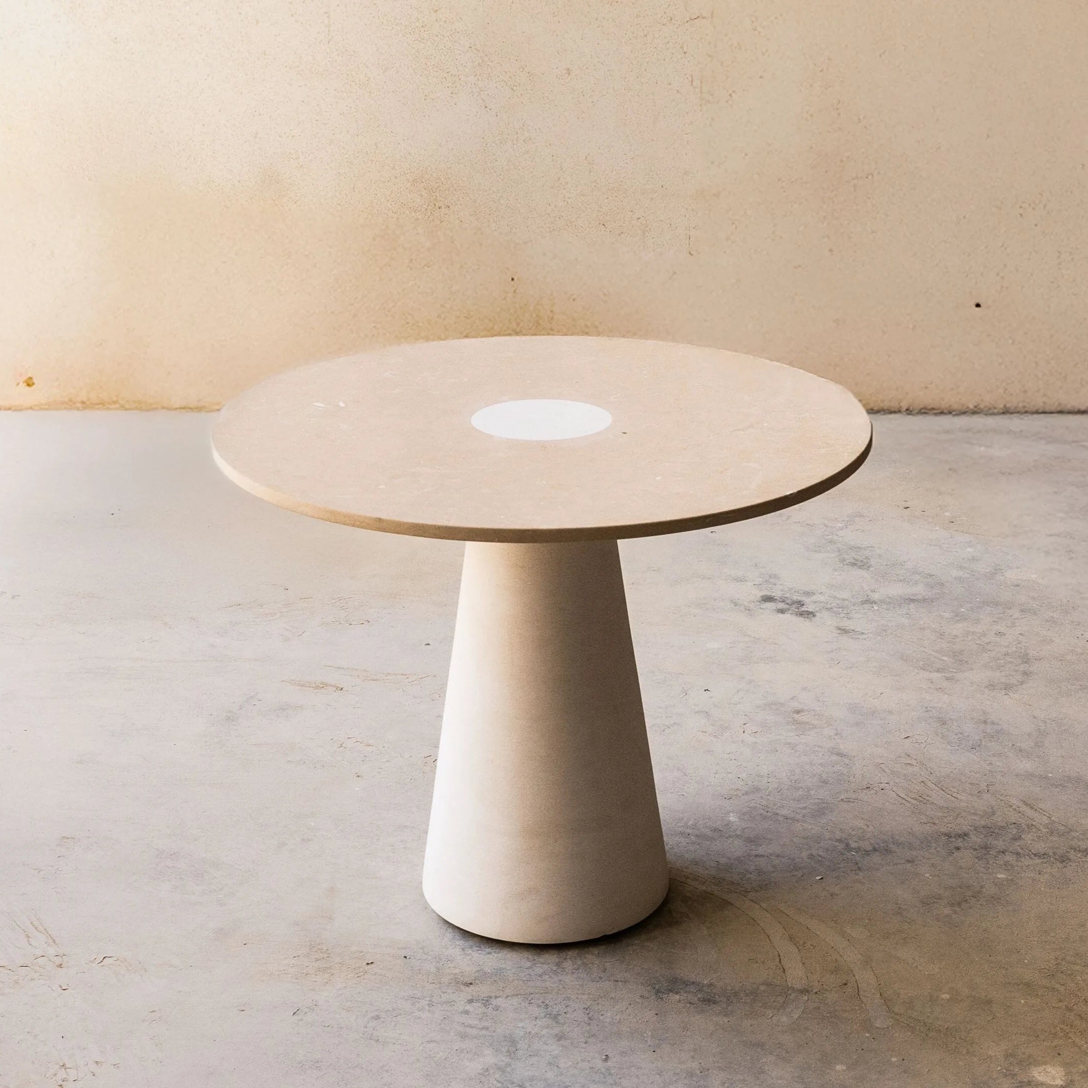 طاولات مصنوعة من الألياف الزجاجية