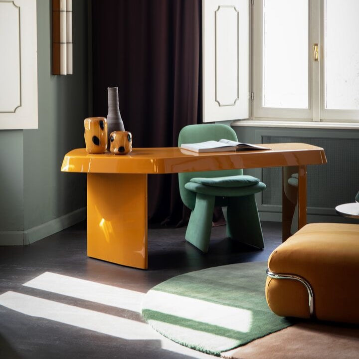 طاولات مصنوعة من الألياف الزجاجية