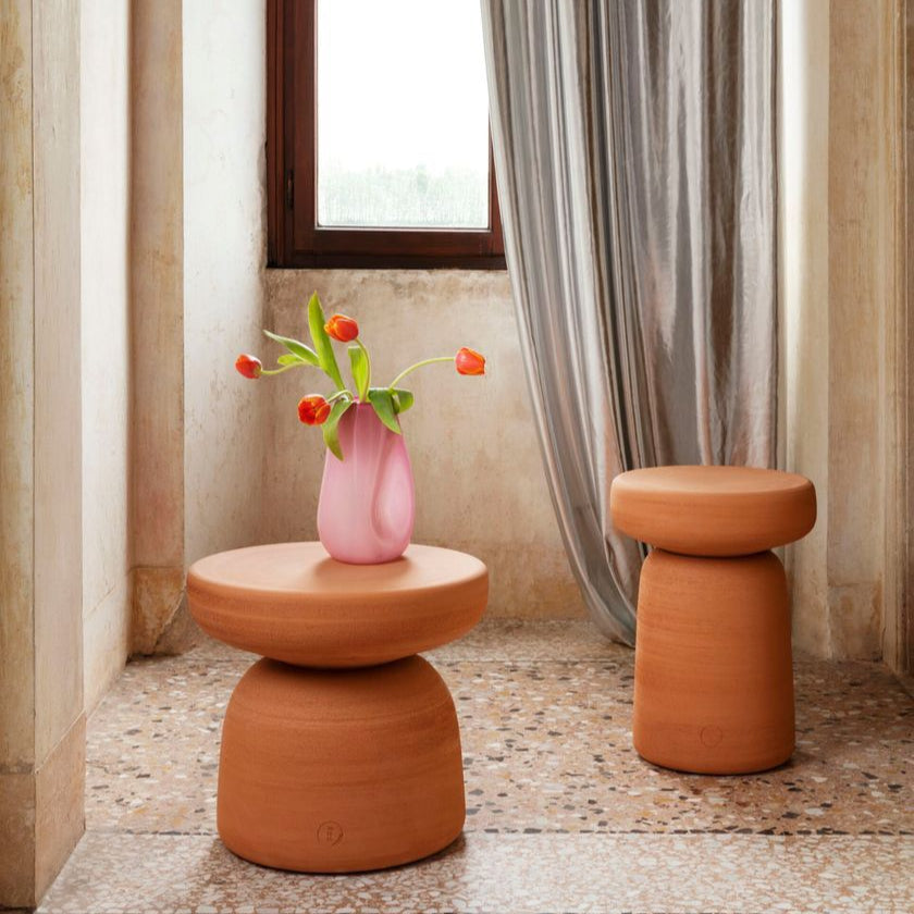 طاولات مصنوعة من الألياف الزجاجية