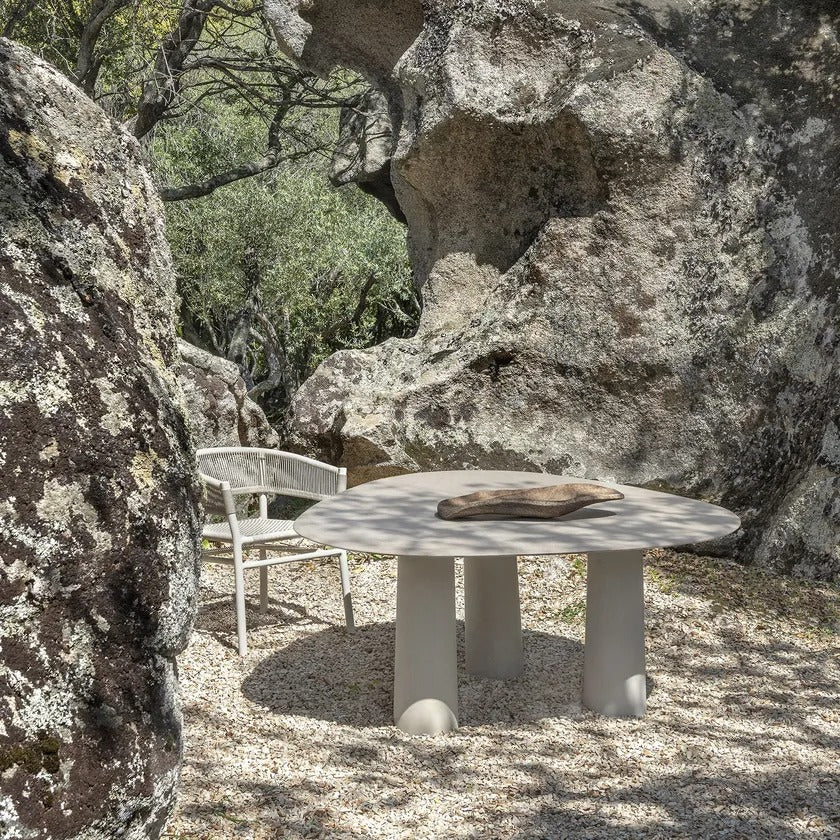 طاولات مصنوعة من الألياف الزجاجية