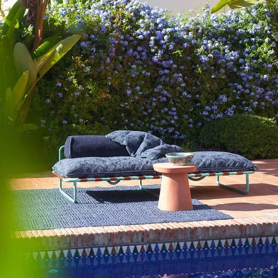 طاولات مصنوعة من الألياف الزجاجية