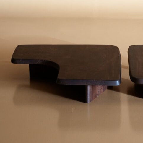 طاولات مصنوعة من الألياف الزجاجية