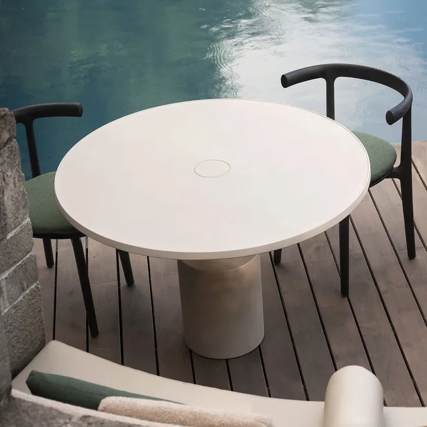 طاولات مصنوعة من الألياف الزجاجية