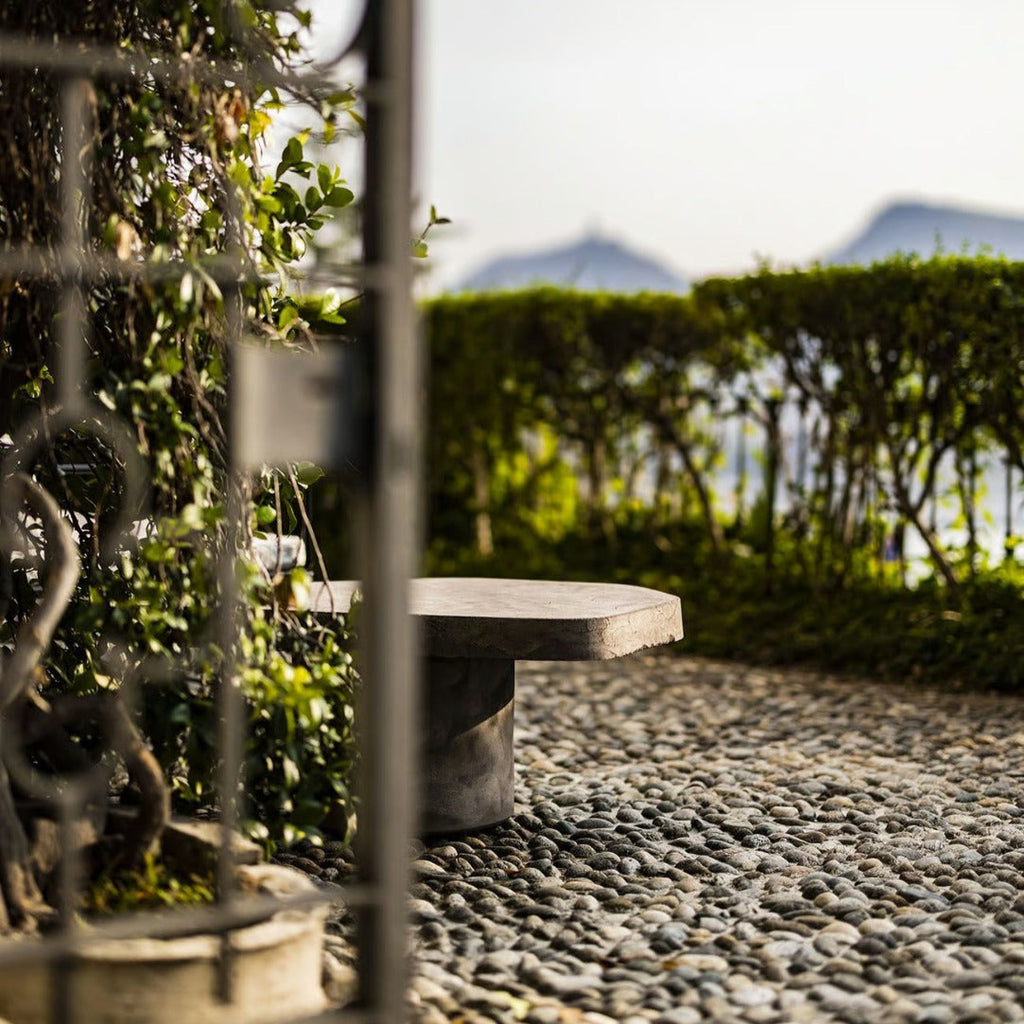 طاولات مصنوعة من الألياف الزجاجية