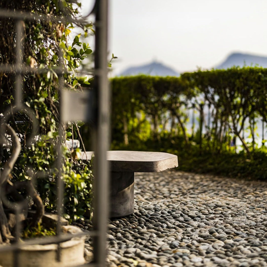 طاولات مصنوعة من الألياف الزجاجية