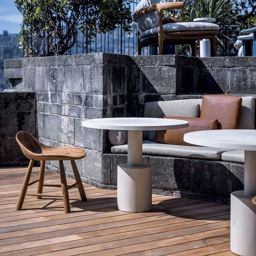 طاولات مصنوعة من الألياف الزجاجية